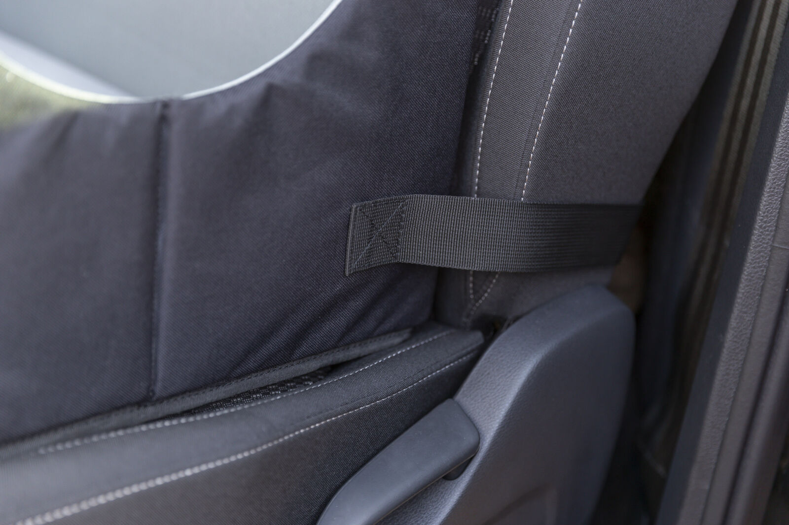 Siège de voiture, double, 80×28×39cm, noir/gris Siège de voiture, double, 80×28×39cm, noir/gris