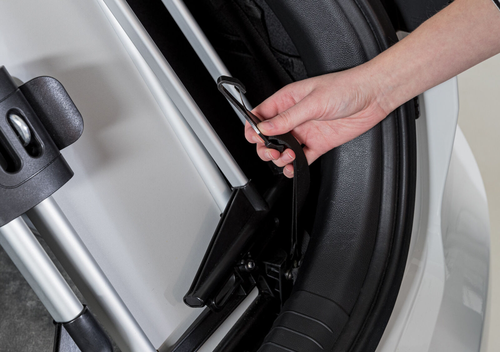 Grille arrière universelle pour voiture, 94-114×69cm, argent Grille arrière universelle pour voiture, 94-114×69cm, argent