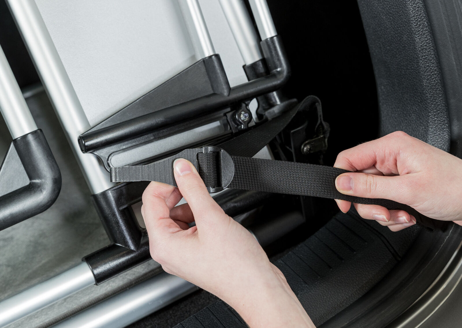 Grille arrière universelle pour voiture, 94-114×69cm, argent Grille arrière universelle pour voiture, 94-114×69cm, argent