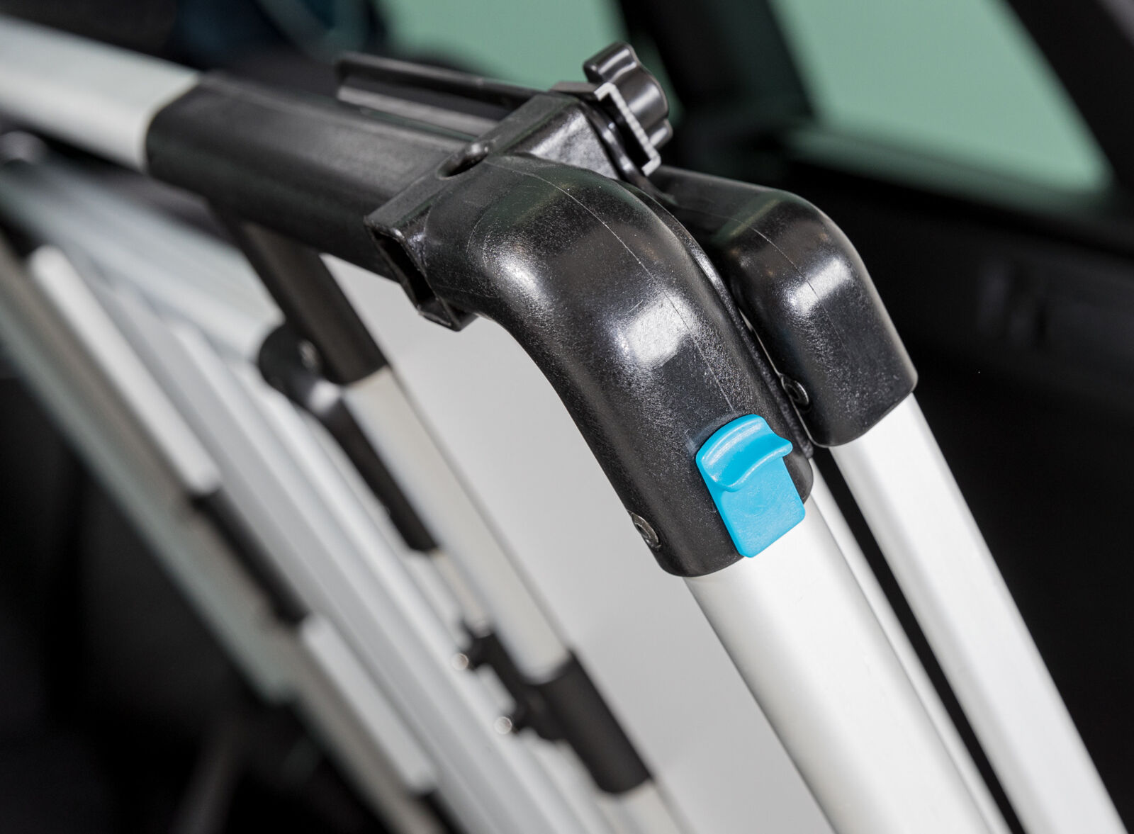 Grille arrière universelle pour voiture, 94-114×69cm, argent Grille arrière universelle pour voiture, 94-114×69cm, argent