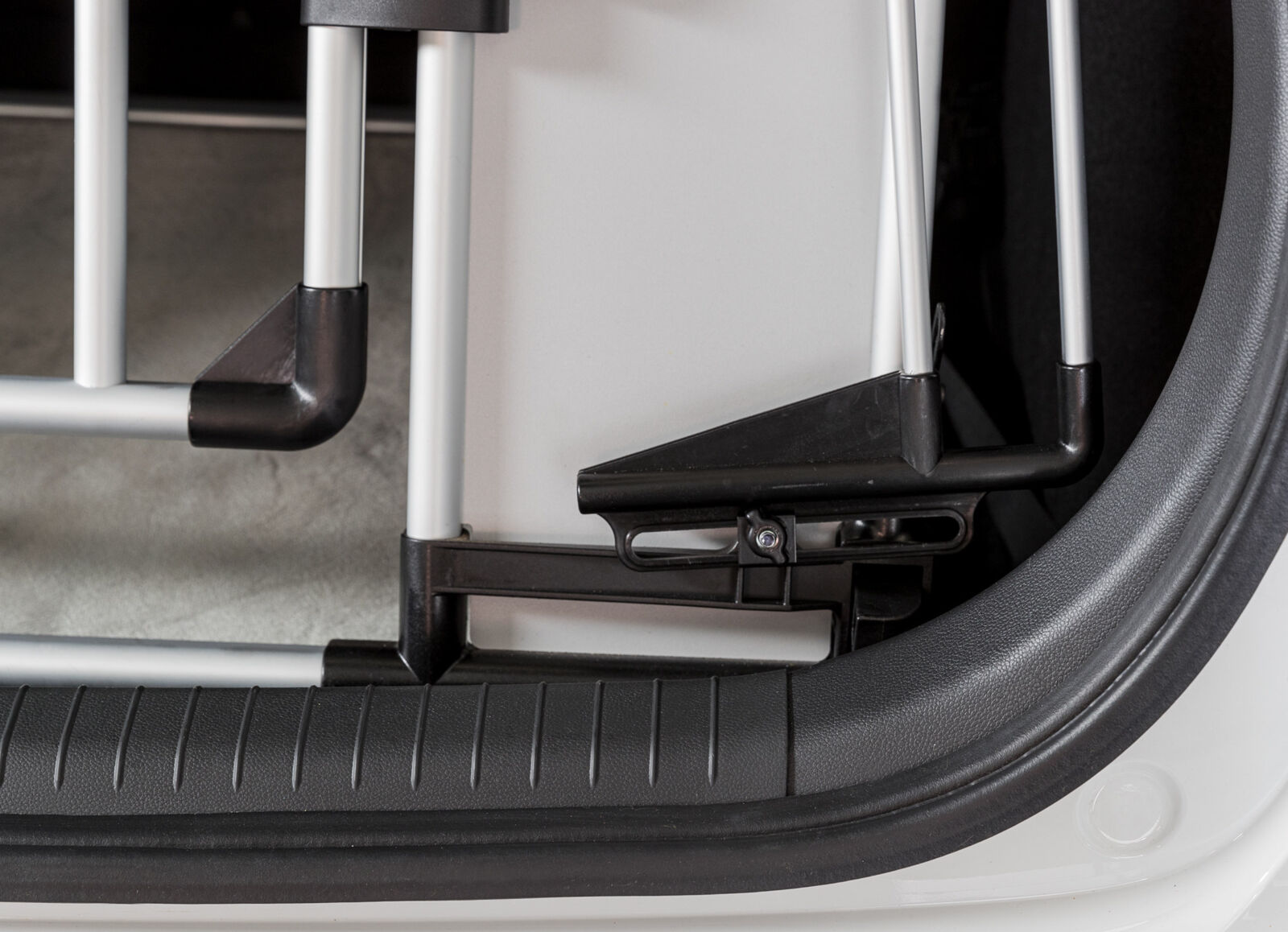 Grille arrière universelle pour voiture, 94-114×69cm, argent Grille arrière universelle pour voiture, 94-114×69cm, argent