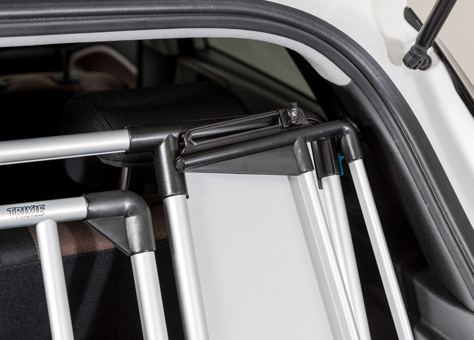 Grille arrière universelle pour voiture, 94-114×69cm, argent Grille arrière universelle pour voiture, 94-114×69cm, argent