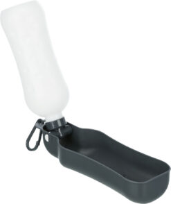 Alternative view of Dog on Tour, distribut.d'eau