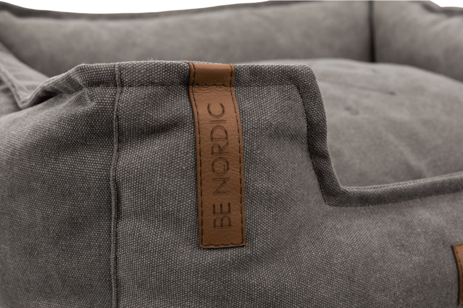 BE NORDIC Lit Föhr, gris foncé 60×50cm BE NORDIC Lit Föhr, gris foncé 60×50cm