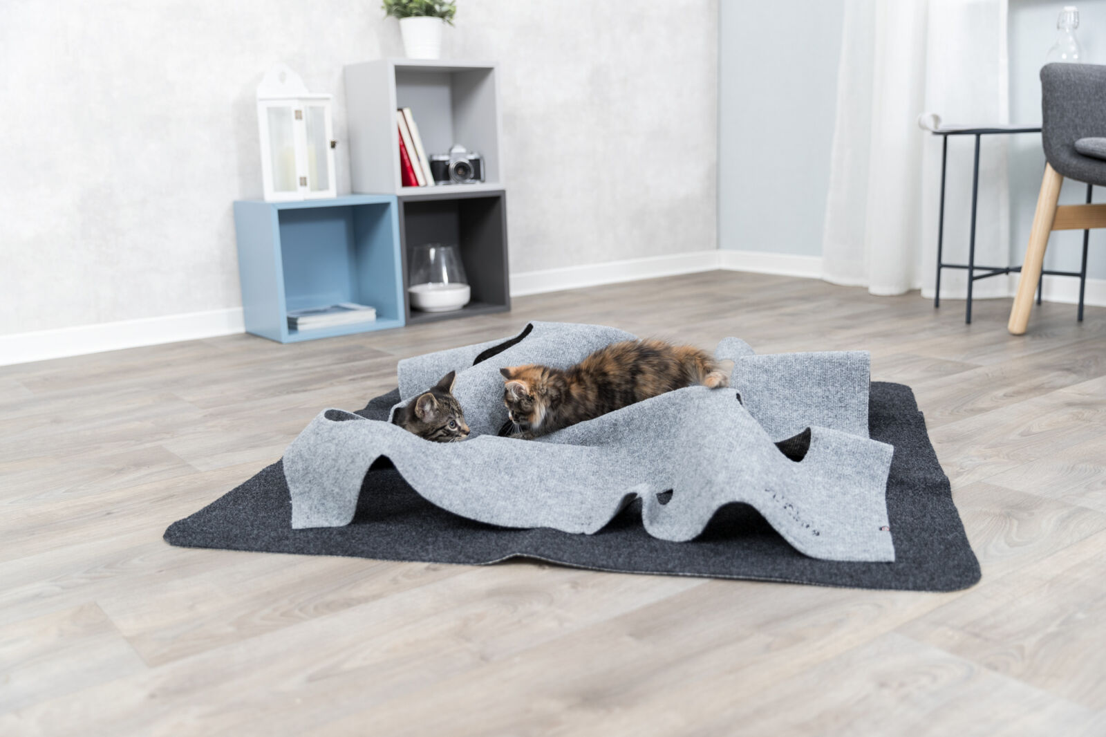 Cat Activity Adventure Carpet, en polyester/TPR, 99×99cm Cat Activity Adventure Carpet, en polyester/TPR, 99×99cm