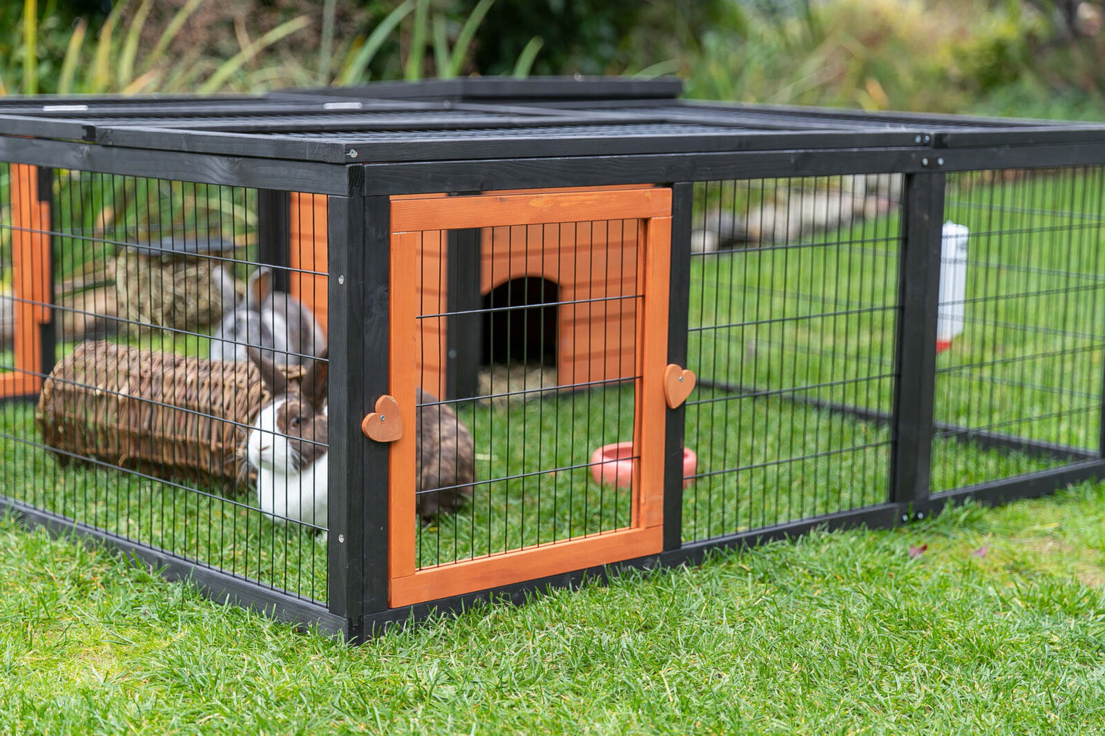 natura Freilaufgehege mit Abdeckung, Holz, schwarz/braun 150×53×150cm natura Freilaufgehege mit Abdeckung, Holz, schwarz/braun 150×53×150cm