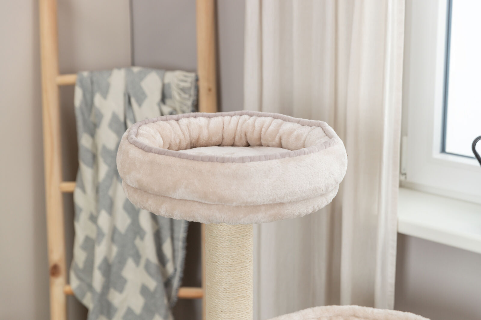 Arbre à chat Livia, 114 cm, gris clair/sable Arbre à chat Livia, 114 cm, gris clair/sable