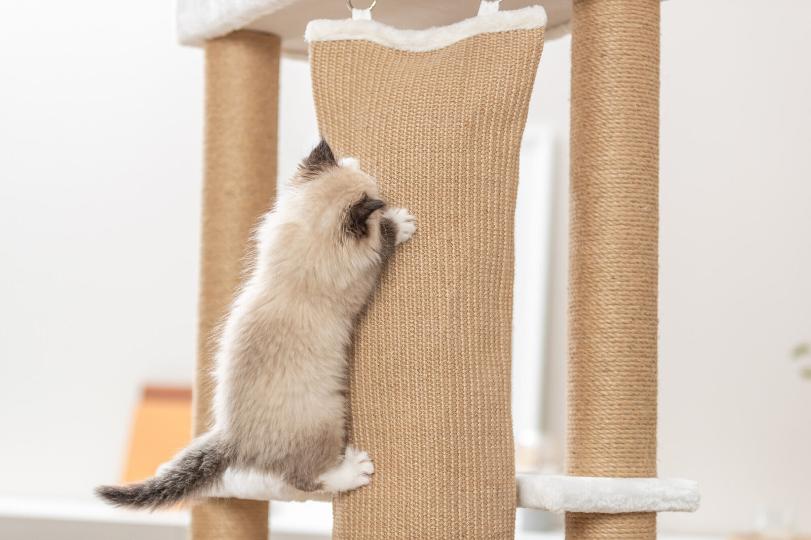 Arbre à chat Active, blanc, 150cm Arbre à chat Active, blanc, 150cm